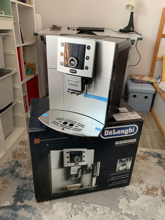 Expressor Automat Delonghi: Perfecta Cappuccino ESAM5500