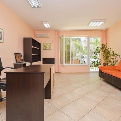Продава се Тристаен апартамент в Бургас, Център - 100 кв.м за 1265 €/кв.м - Снимка #2