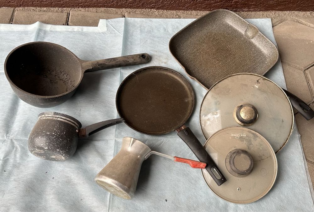 Пролам сковороду -ковш, турку.