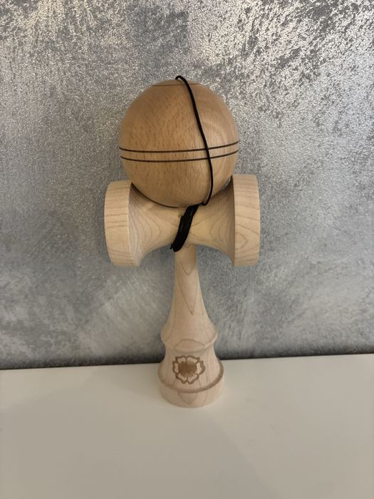Kendama ken lotus bloom shape si tama cu grip silk si crushable bevel