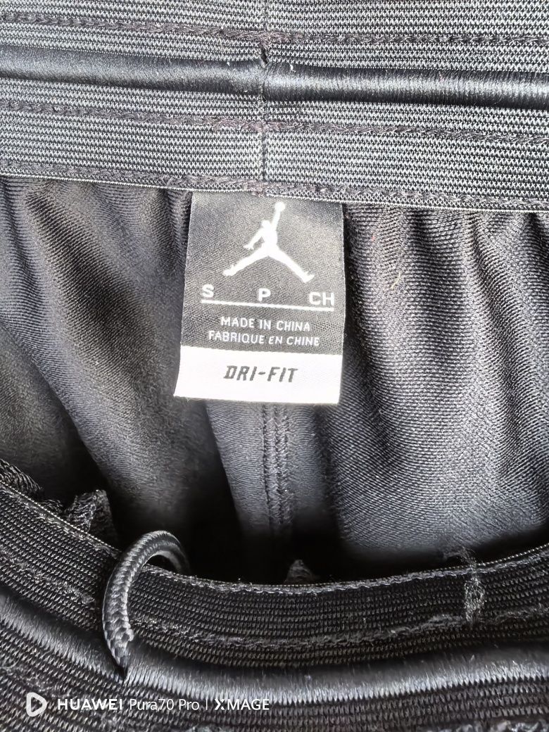 Мъжки къси панталони на nike air Jordan размер S