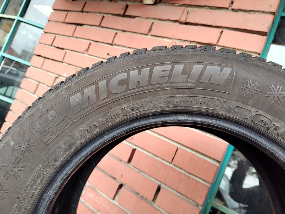 Продавам 4 зимни гуми 205/60/16 Michelin