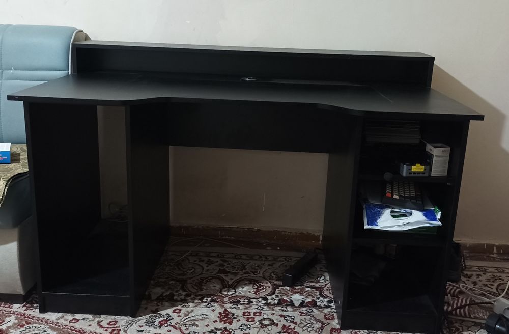 компьютерный стол и кресло      kompyuter stoli va kreslosi