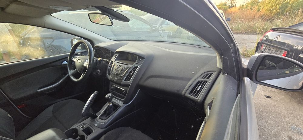 Vand doua ford focus avariate