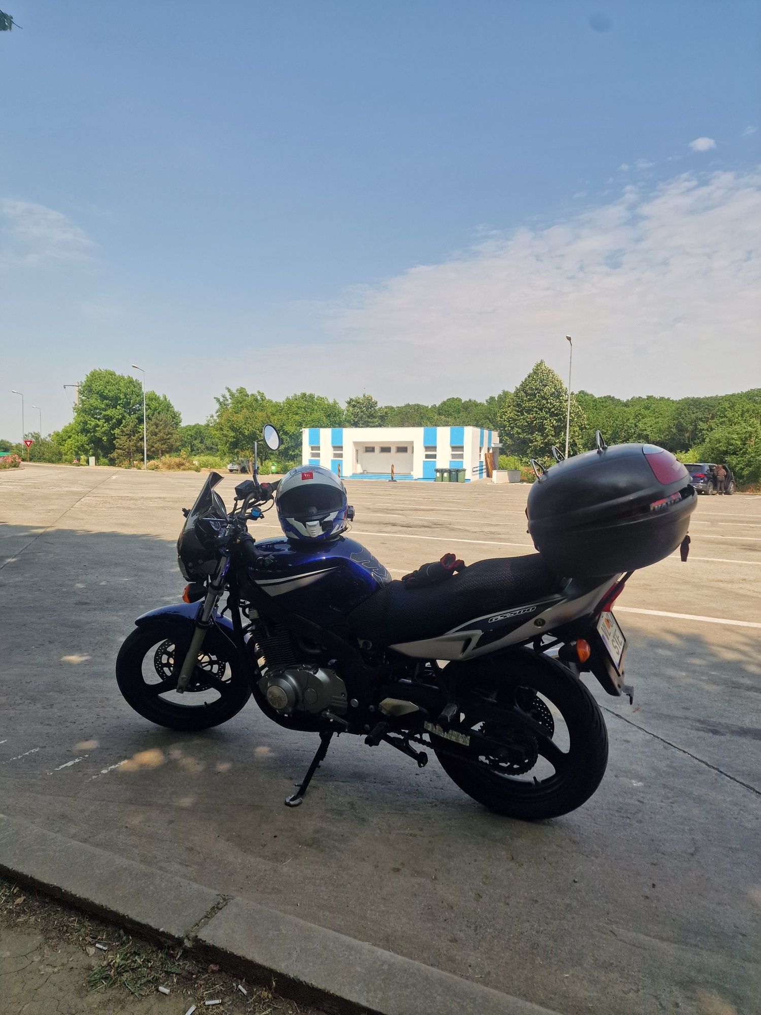 Vând Suzuki  Gs 500 u naked A2  top case ,crash bar,manere incalzite