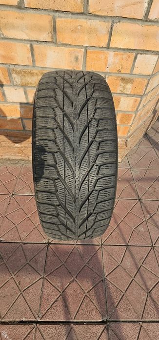 Продаётся комплект зимней резины "Nokian" в отличном состоянии.