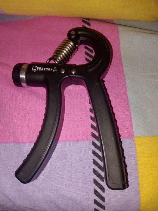 Эспандер, в хорошем состоянии не сломанный
