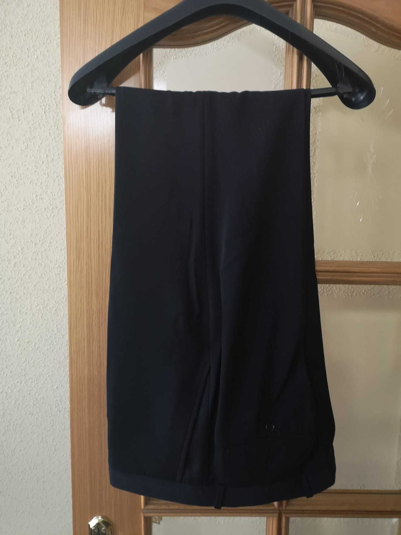Нов костюм Charo Perez, с етикет, черен, размер L