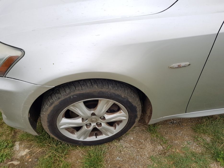 Aripa stanga dreapta lexus is 220 2008