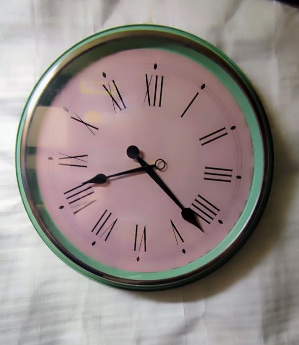 Ceas metalic pentru perete