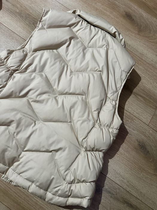 Дамскк елек в телесен цвят