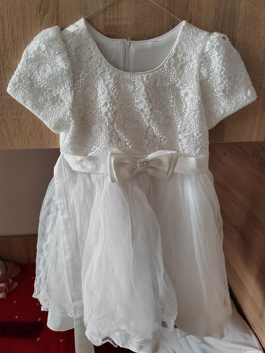 Vând rochițe fetițe