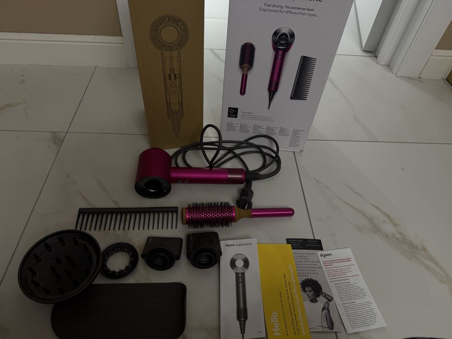 Оригинальный Фен  Dyson Supersonic HD03, с набором расчесок