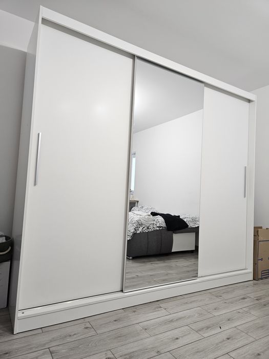 Dulap mare 250x218x61 cm ca NOU