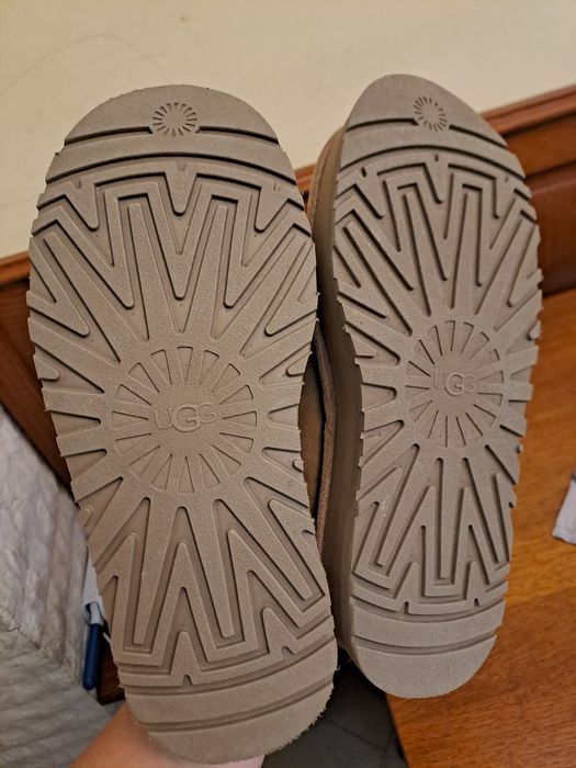 Ugg mărimea 42 dar merg la un 41