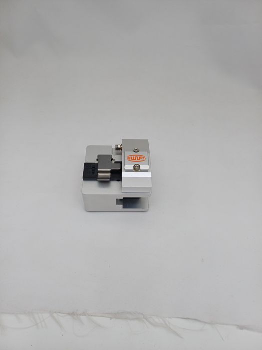 Скалыватель оптических кабелей