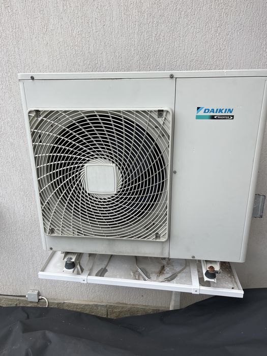 Външно тяло Daikin RX71GV1B и електроника от вътрешното