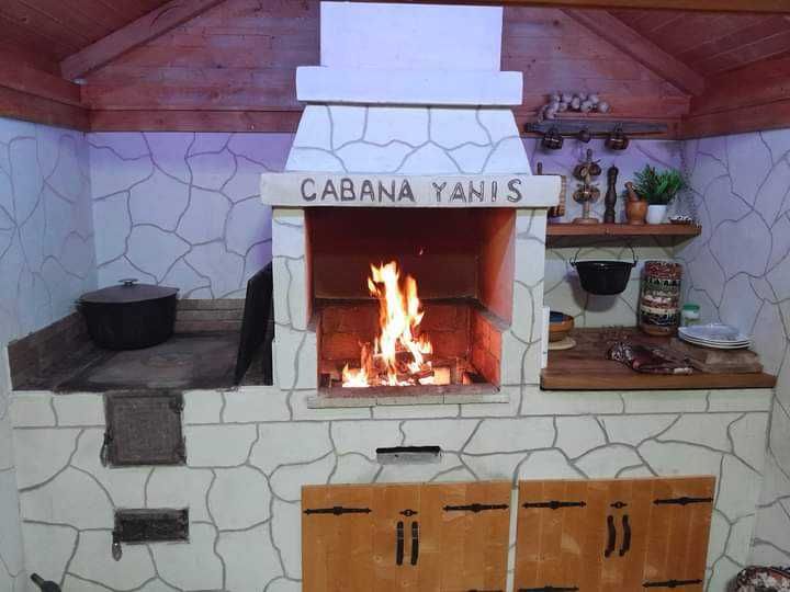 Închiriez cabană cu ciubar si sauna