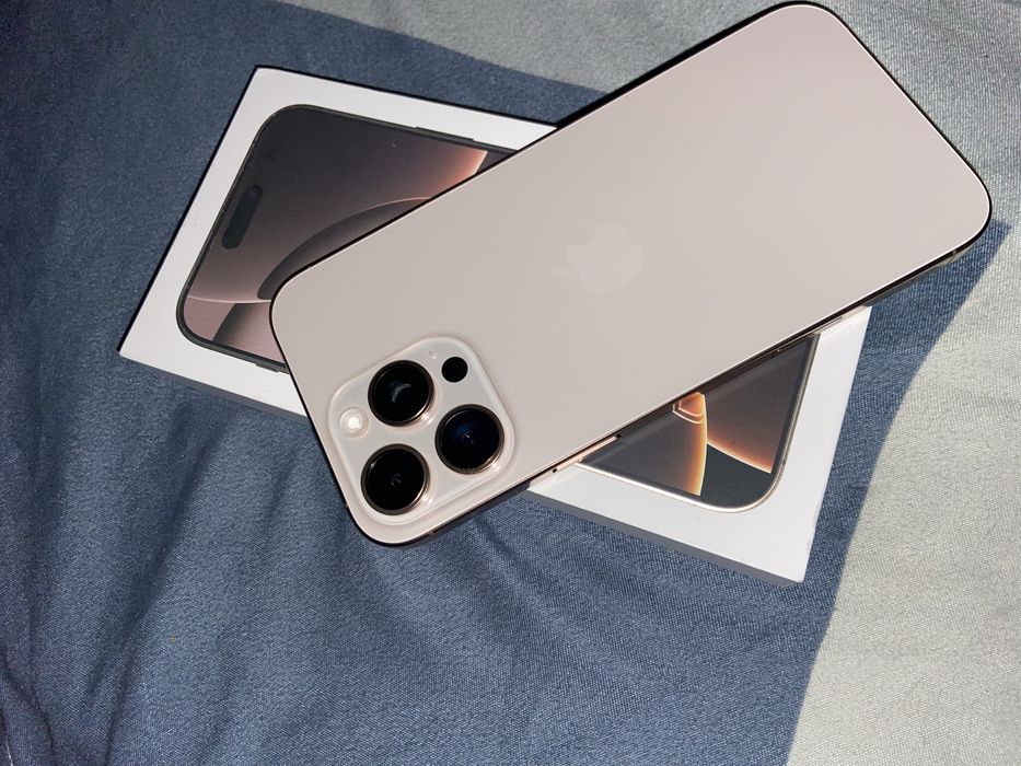 Срочно продаю iPhone 16 pro max в идеальном состояние