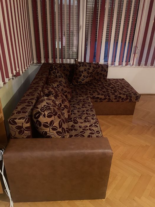 Кафяв разтегаем диван