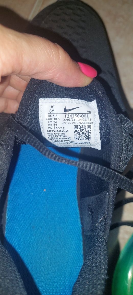Маратонки  Nike air 270