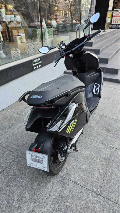 Scuter electric Zeeho AE8+ CFmoto 100 km autonomie, in garantie