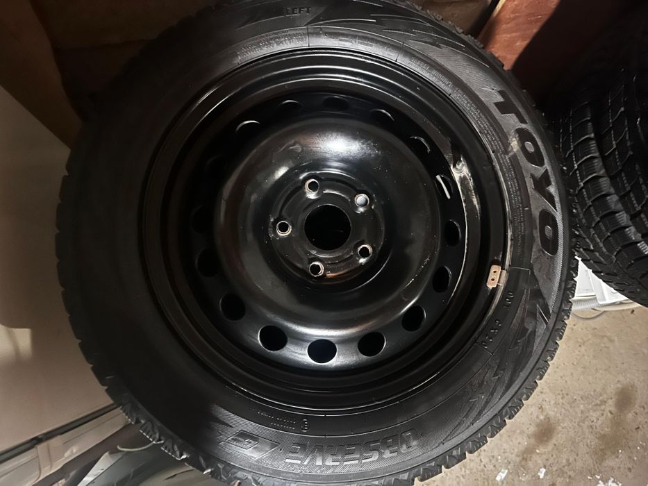 Продам Зимние Шины TOYO с оригинальным  диском made in Japan.205/60/16