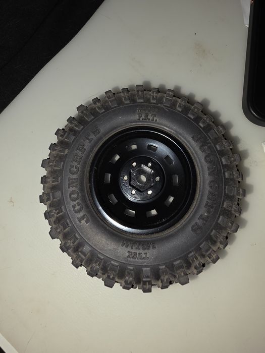 Ser 4 roti RC crawler 1.9 JConcepts Tusk cu Jante GMade