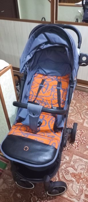 Продам детскую прогулочную коляску