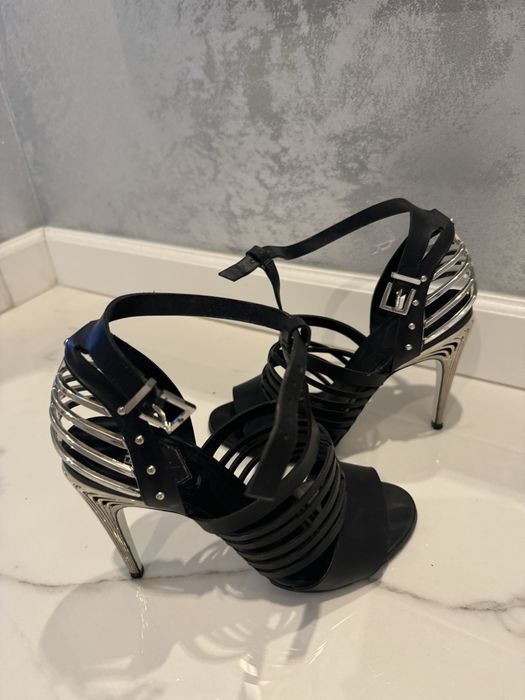 Sandale Fendi originale