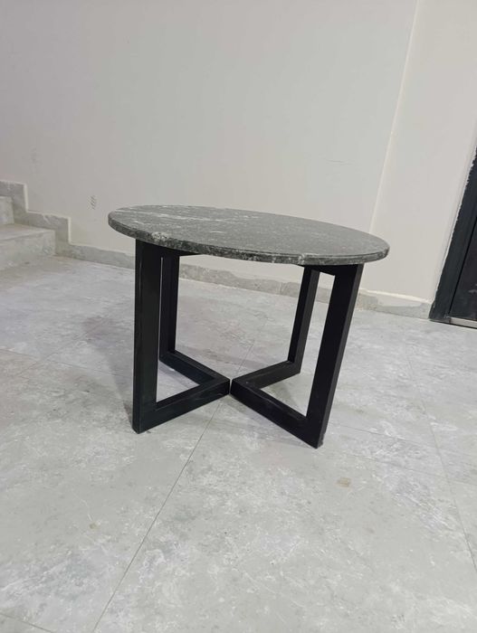 Продам журнальный столик новый поверхность из натурального камня.