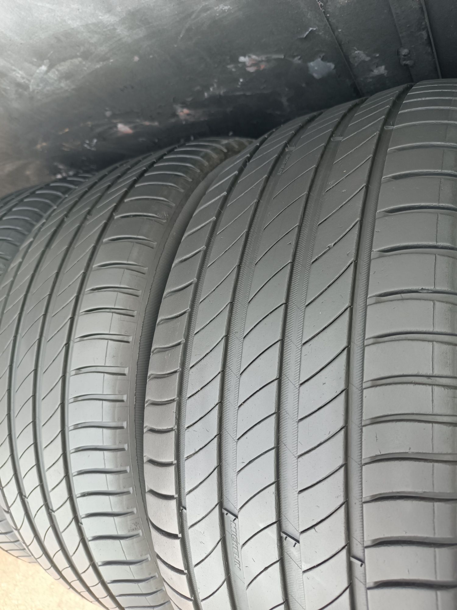 235/45/17 Michelin