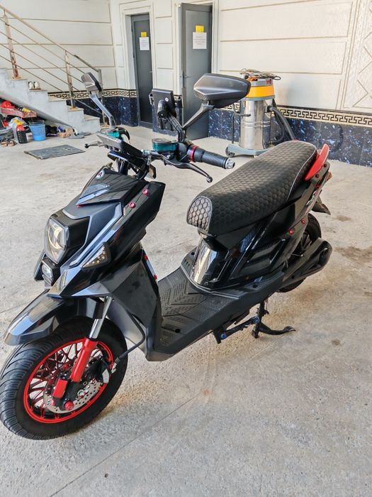 Электроскутер сотилади 2000кв