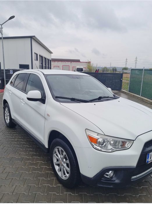 Vând Mitsubishi ASX
