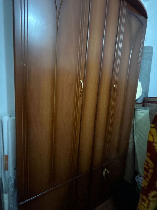 Продаётся комплект мебели: стенка + шкафчик