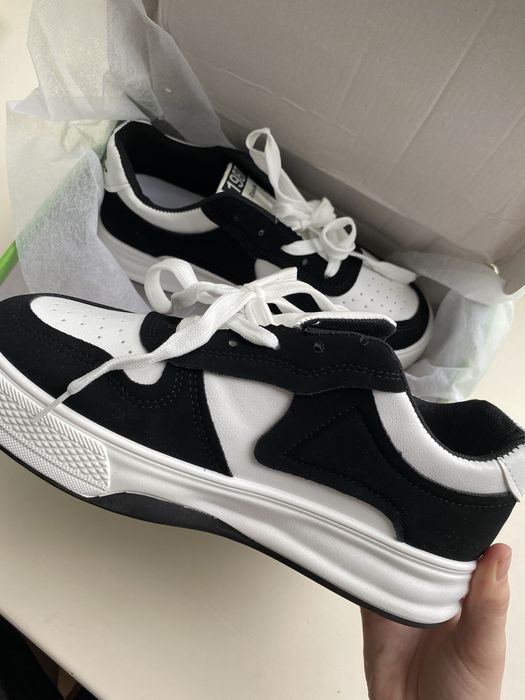 Новые кроссовки спец.цена