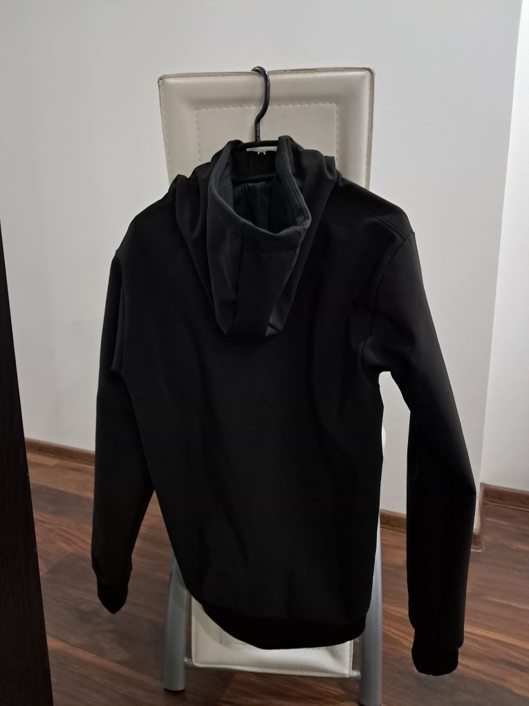 Яке Hugo Boss M-размер