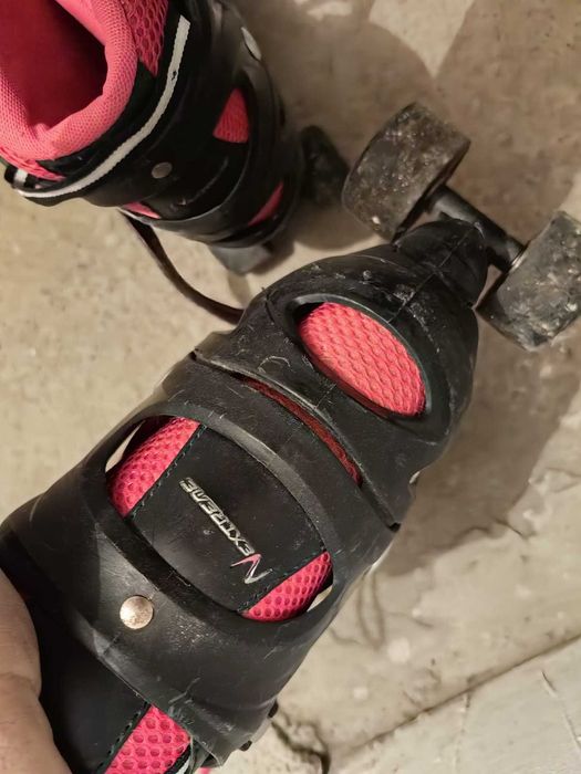Vând o pereche de de role 2 IN 1 Nextreme, marime ajustabila (38-41)