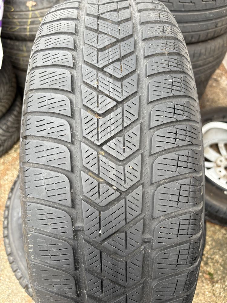 2 броя зимни гуми 225/65/17 Pirelli