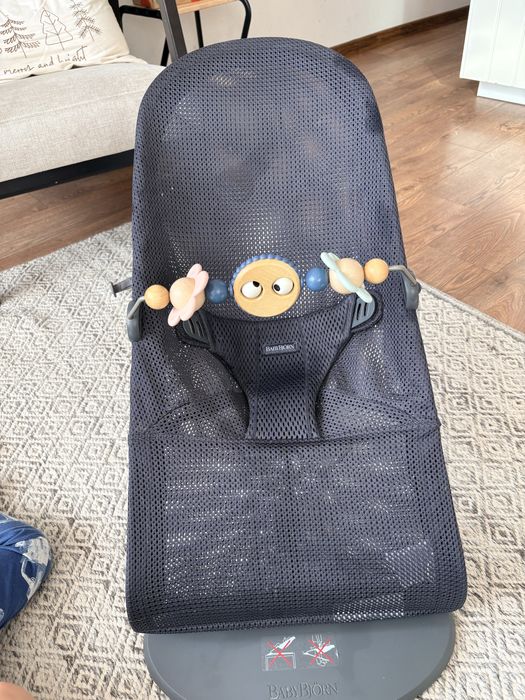 Шезлонг Babybjorn Bliss Mesh с играчка