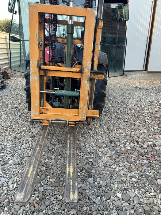 Stivuitor , ridicator tractor
