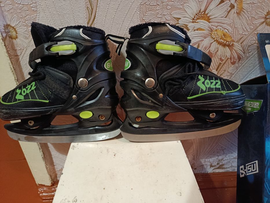 Продам коньки хоккейные детские б/у  в хорошем состоянии