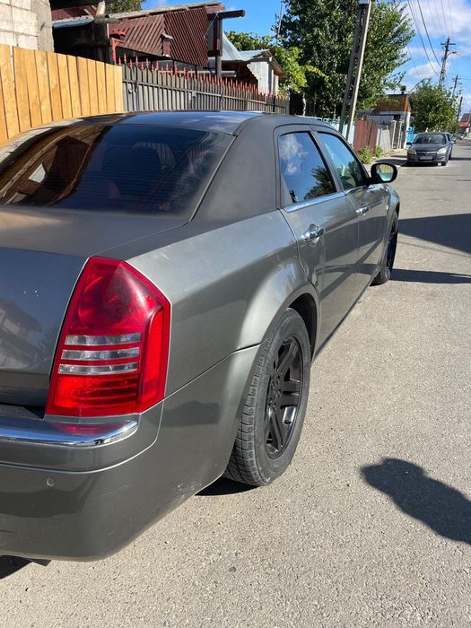 Chrysler c300 gri
