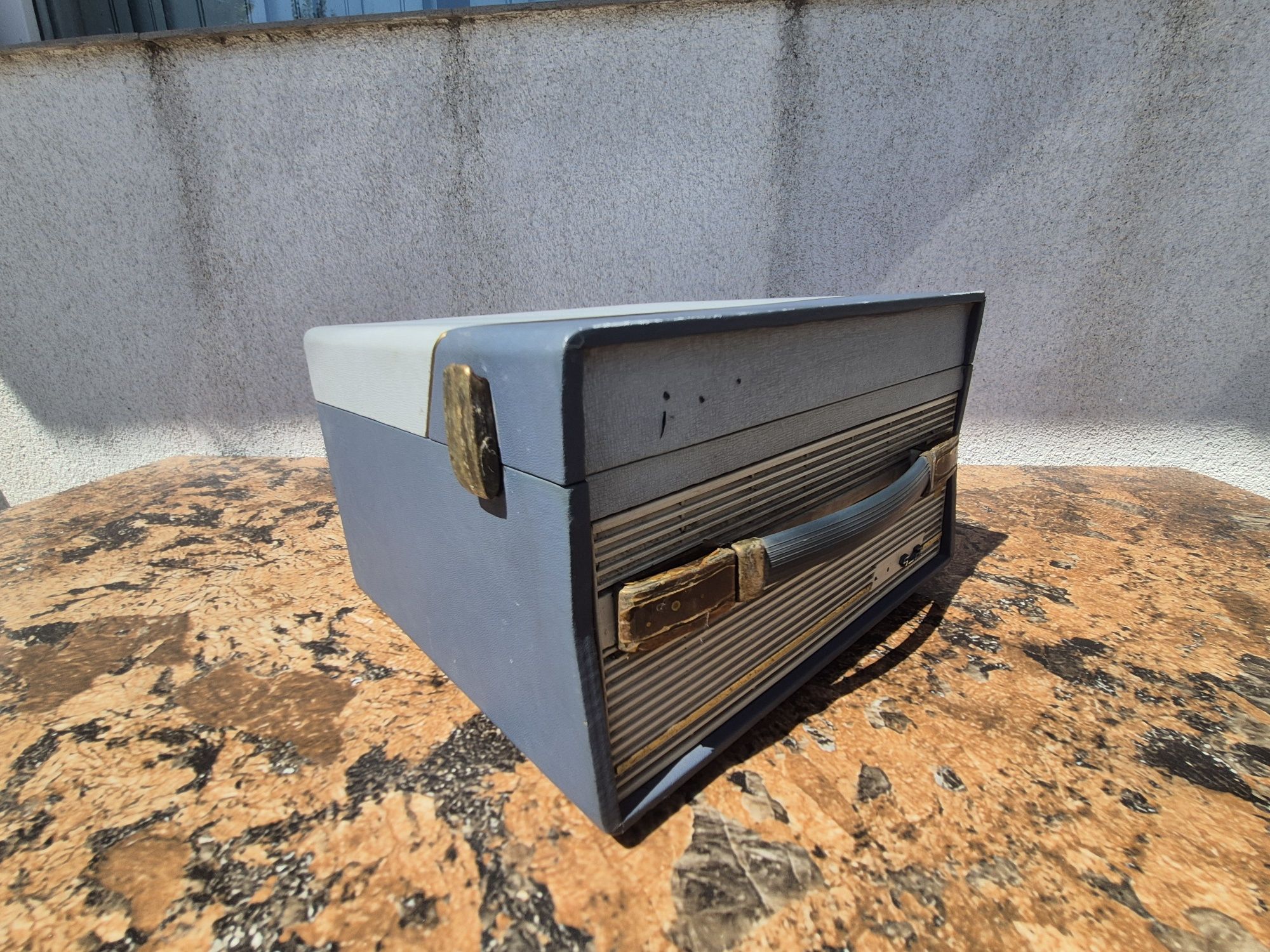 Vând magnetofon LESA ,model LS3,made in Italy