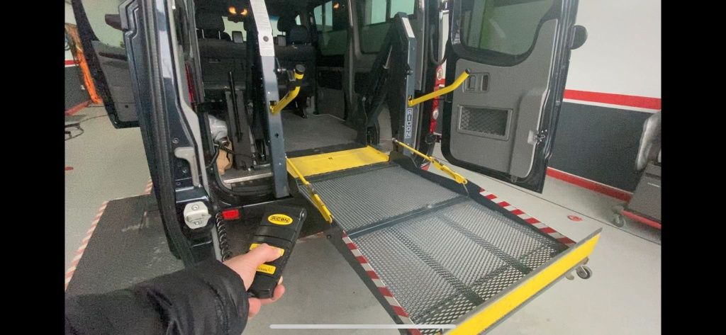 Lift auto pentru persoane cu handicap