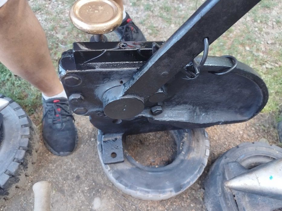 Foarfeca de tabla ghilotina