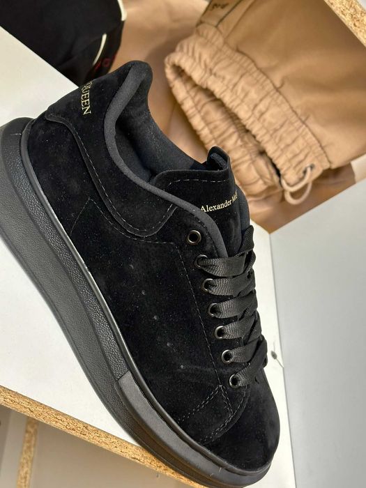 Alexander McQueen Catifea dama si barbati negri