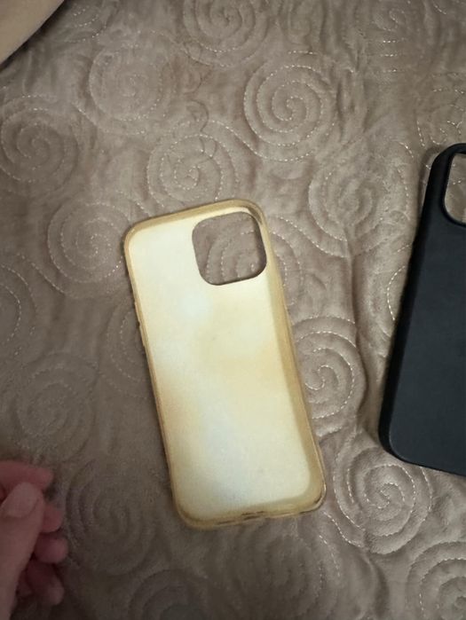 Vand 2 huse de Iphone 13 Pro Max    (ambele 110)