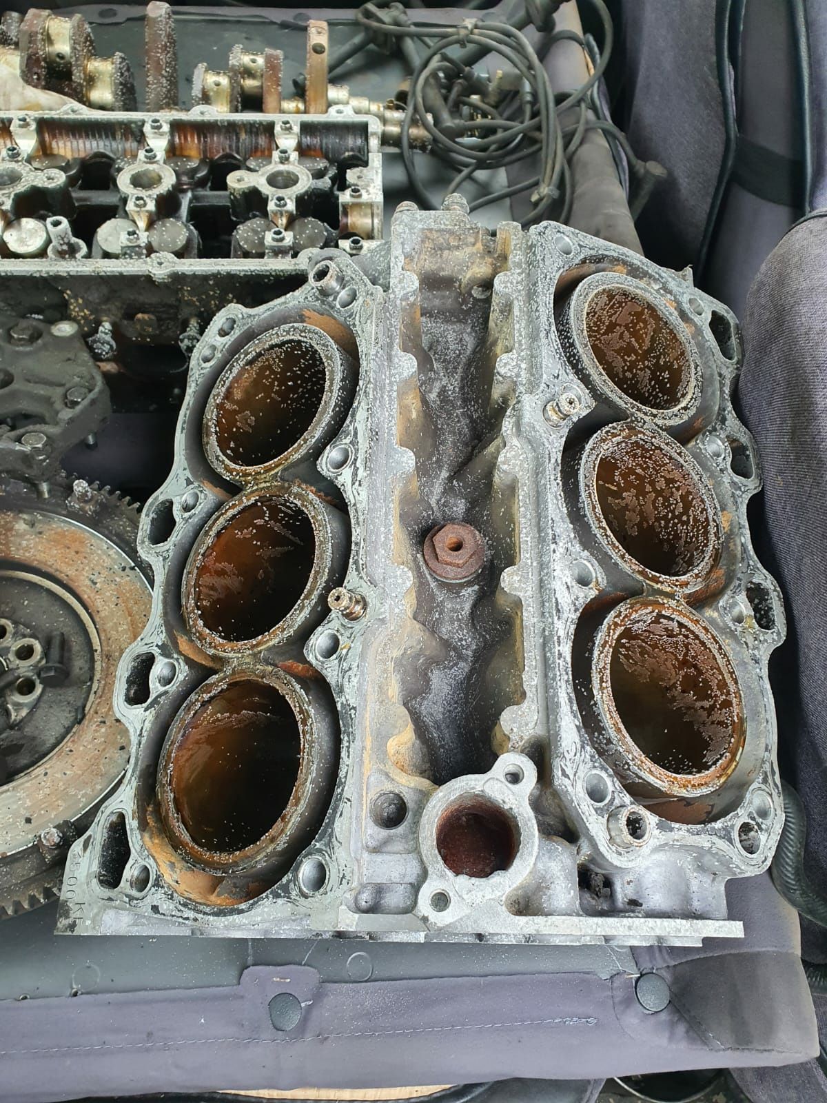 Двигатель Мазда Кседос 6 Kf 2.0L V6 по частям