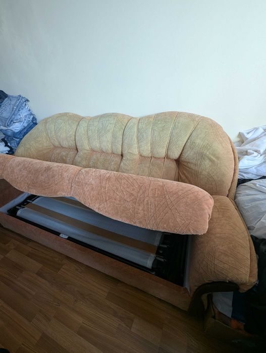 голям разтегателен диван за хол, използван